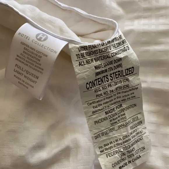 Hotel Collection Goose Down Comforter queen new